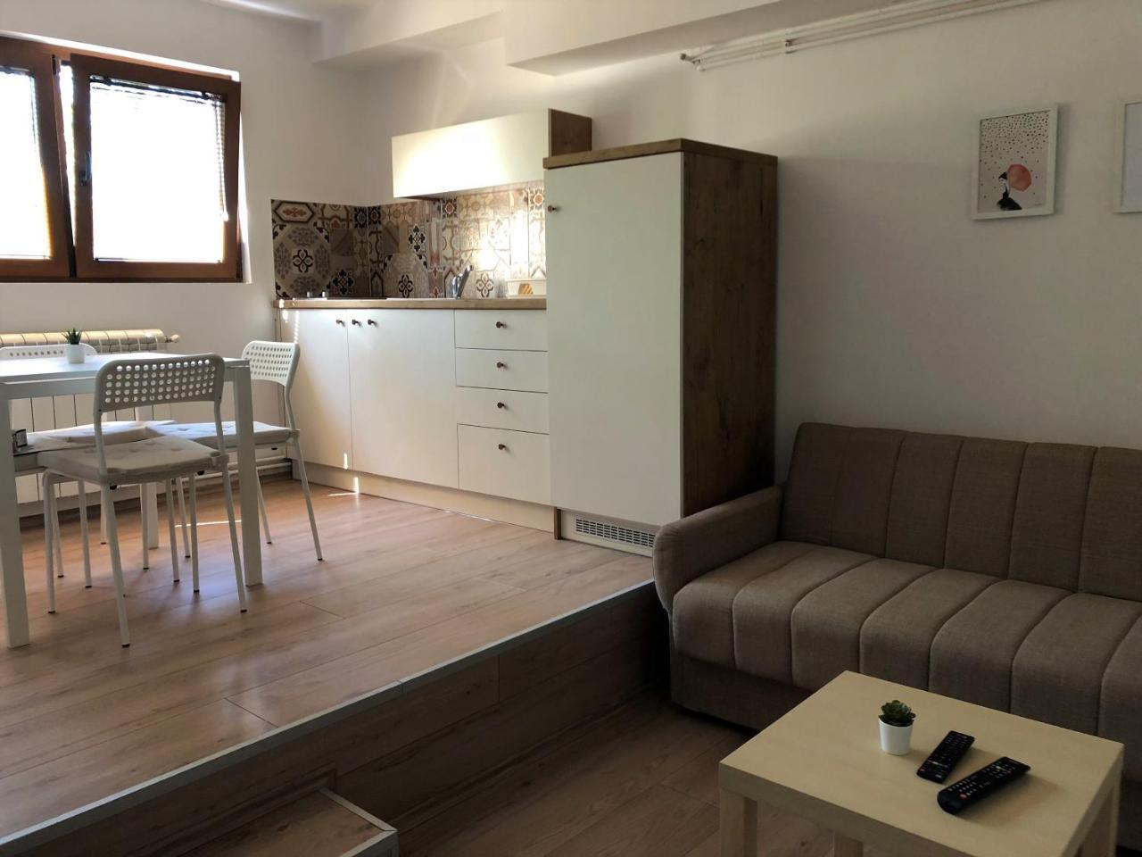 Small & Sweet Apartments Belgrado Esterno foto