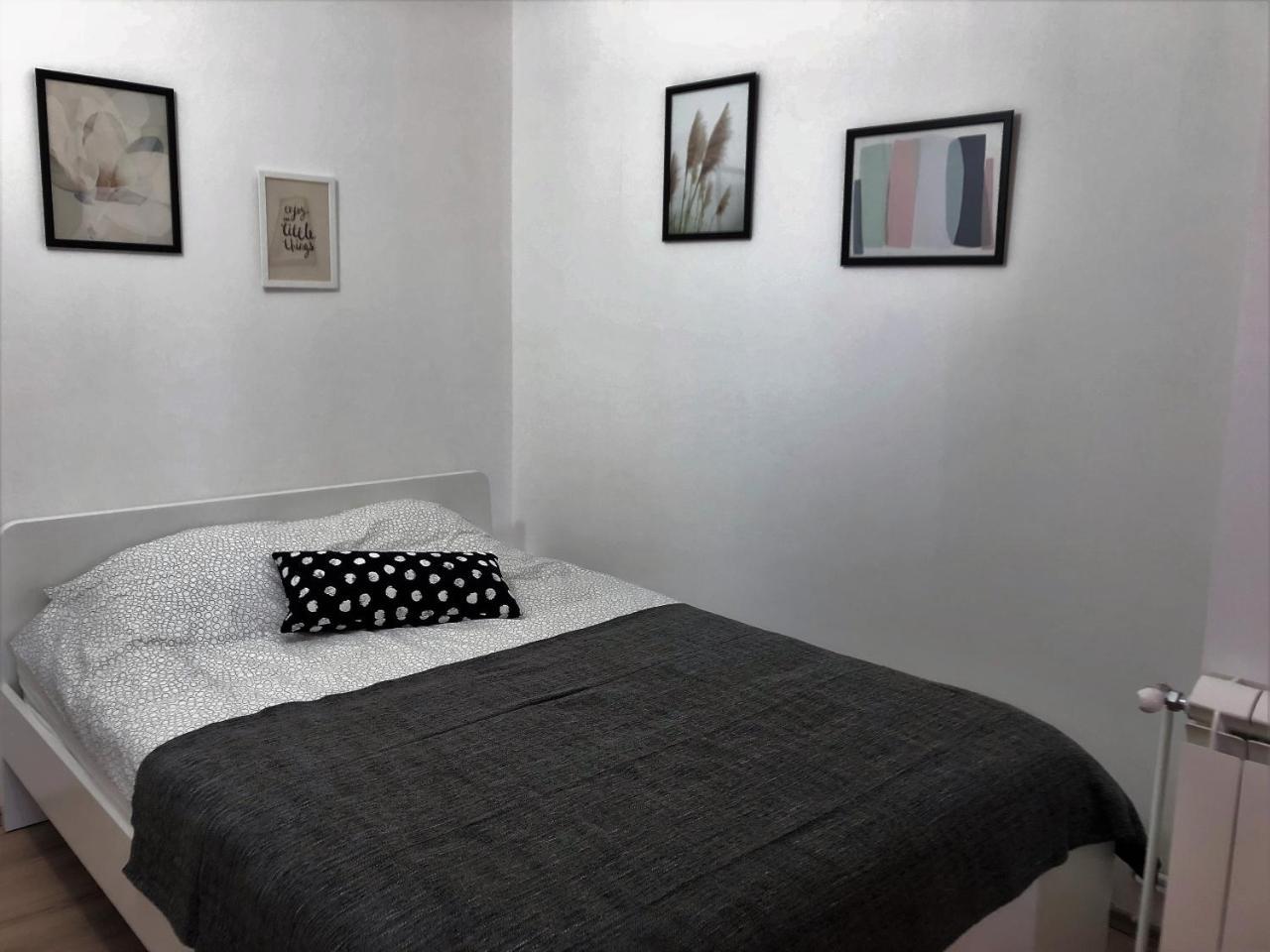 Small & Sweet Apartments Belgrado Esterno foto